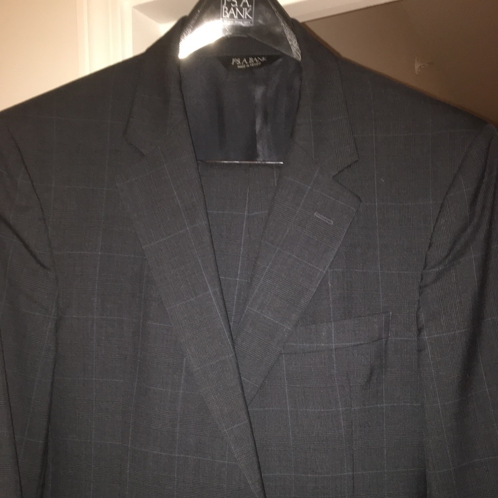 Jos A Bank 42R Navy Suit